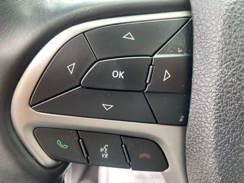 Used 2018 Jeep Grand Cherokee Limited image 29