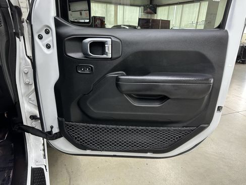 Used 2018 Jeep Wrangler Unlimited Sport S AWD/4WD image 16