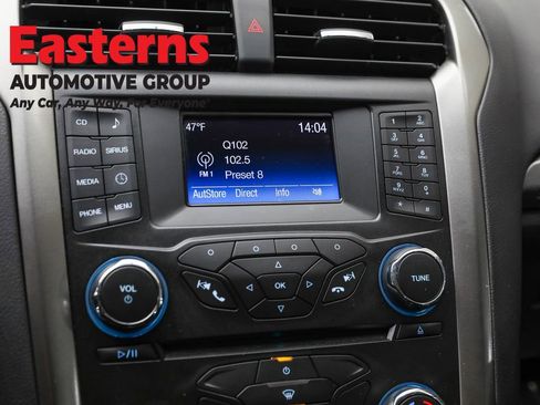 Used 2018 Ford Fusion SE image 19