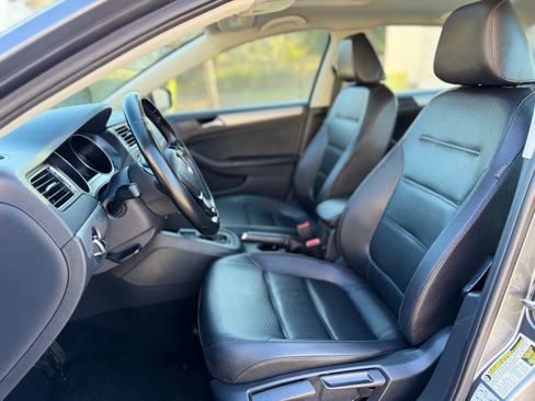 Used 2016 Volkswagen Jetta SE image 14