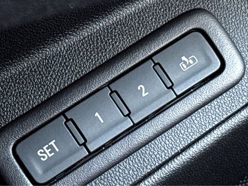 Used 2021 Chevrolet Equinox LT image 29