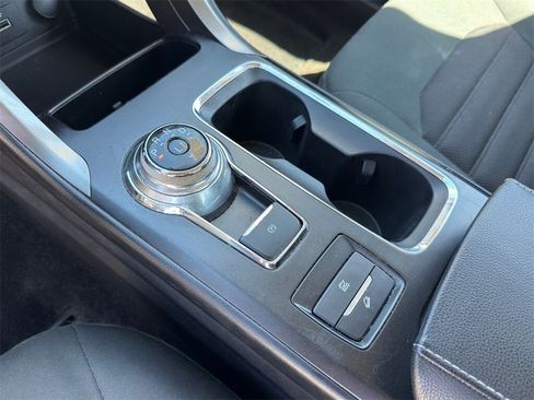Used 2018 Ford Fusion SE image 18