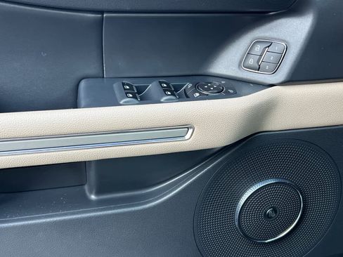 Used 2022 Ford Expedition Limited image 13