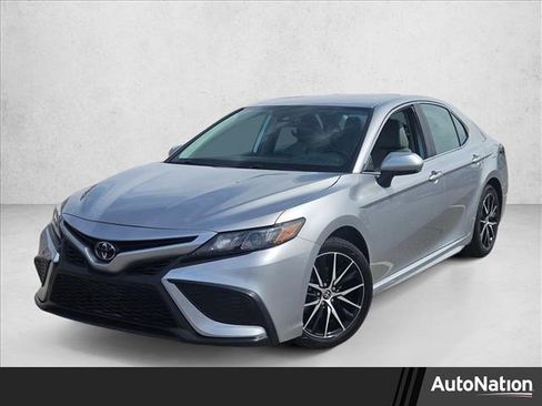 Used 2024 Toyota Camry SE FWD image 1