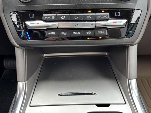 Used 2020 Ford Explorer Platinum w/ Premium Technology Package AWD/4WD image 31