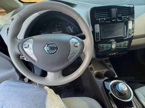 Used 2016 Nissan Leaf SV image 6