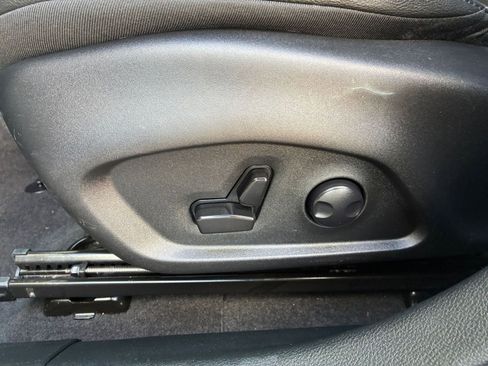 Used 2025 Jeep Compass Limited image 22