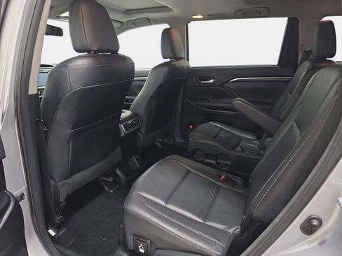 Used 2015 Toyota Highlander Limited image 12