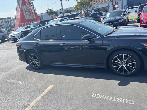 Used 2022 Toyota Camry SE w/ Carpet Mat Package (TMS) FWD image 3