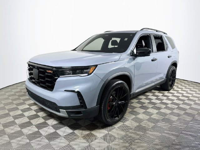 Used 2025 Honda Pilot TrailSport image 7