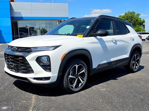 Used 2023 Chevrolet TrailBlazer RS w/ Convenience Package AWD/4WD image 2