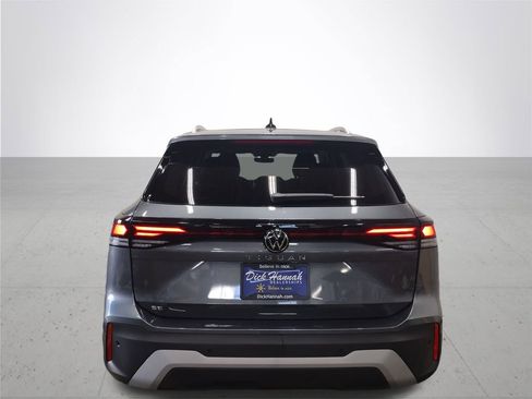 New 2025 Volkswagen Tiguan SE image 11
