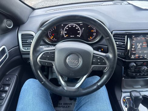 Used 2019 Jeep Grand Cherokee Altitude image 14