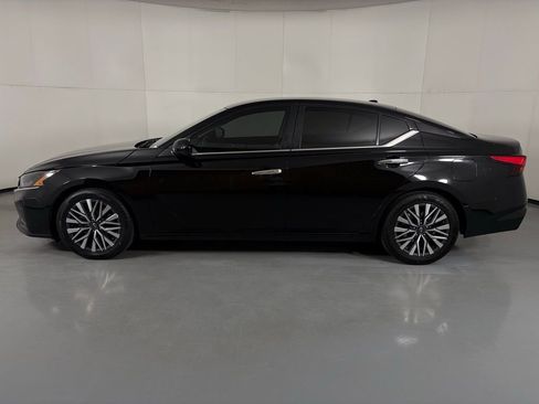 Used 2023 Nissan Altima 2.5 SV image 5
