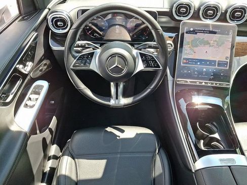 Used 2025 Mercedes-Benz GLC 300 4MATIC image 11