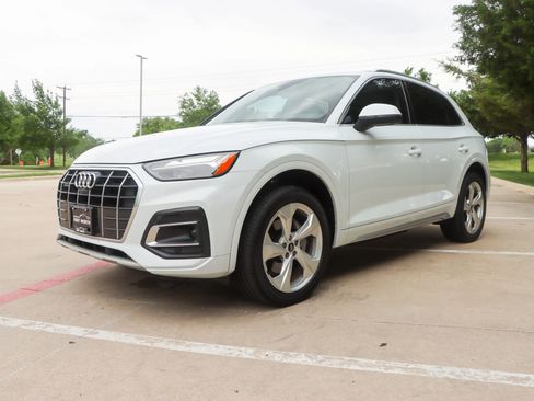 Used 2021 Audi Q5 2.0T Premium Plus w/ Premium Plus Package AWD/4WD image 3
