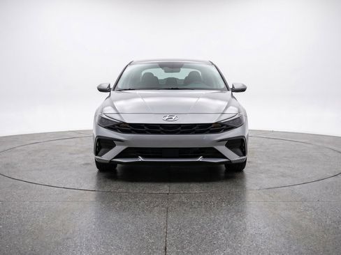 Used 2025 Hyundai Elantra SEL FWD image 2
