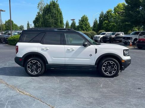 Used 2025 Ford Bronco Sport Outer Banks w/ Outer Banks Tech Package+ AWD/4WD image 2