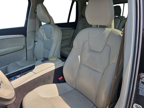 Used 2018 Volvo XC90 T5 Momentum w/ Convenience Package AWD/4WD image 12