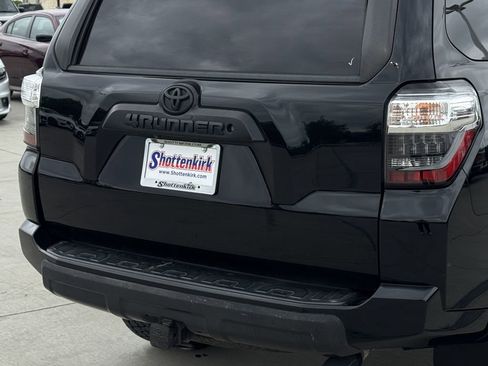 Used 2019 Toyota 4Runner TRD Off-Road Premium AWD/4WD image 6