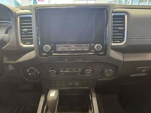 Certified 2022 Nissan Frontier SV image 19