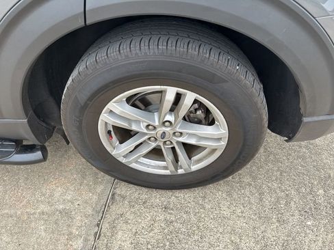 Used 2022 Ford Explorer XLT image 18