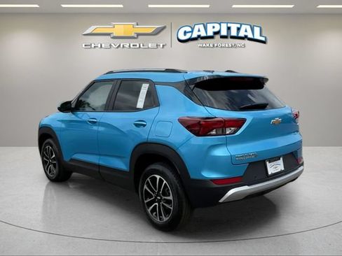 Used 2025 Chevrolet TrailBlazer LT w/ Driver Confidence Package AWD/4WD image 3