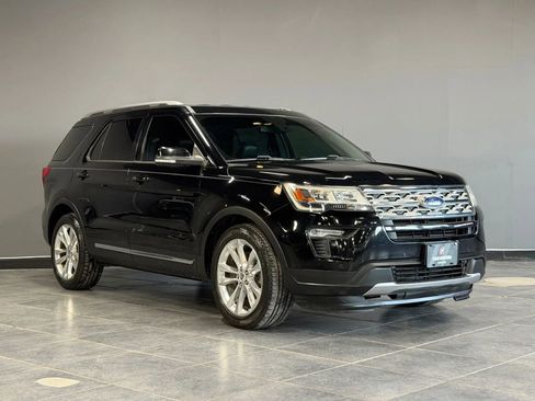 Used 2018 Ford Explorer XLT w/ Equipment Group 202A image 3