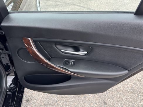 Used 2018 BMW 320i xDrive Sedan image 16