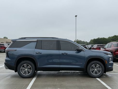 New 2026 Chevrolet Traverse LT FWD image 3