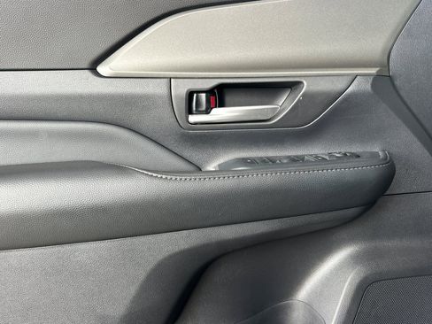 Certified 2024 Toyota Grand Highlander XLE image 13