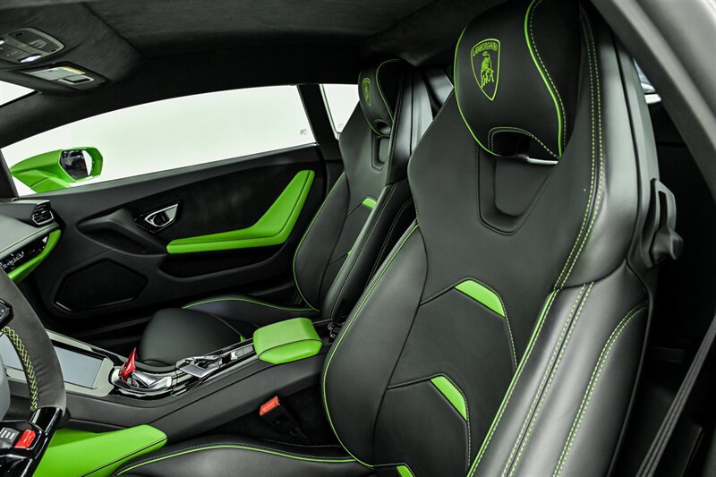 Used 2021 Lamborghini Huracan EVO RWD image 36