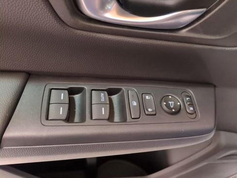 Used 2024 Honda CR-V LX image 17