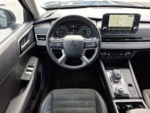 Used 2022 Mitsubishi Outlander SE image 14