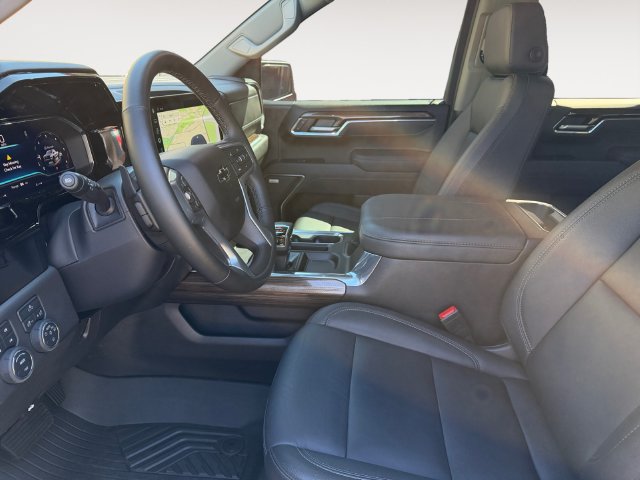 Used 2025 Chevrolet Silverado 1500 LT Trail Boss w/ Convenience Package II AWD/4WD image 9