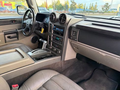 Used 2004 HUMMER H2 w/ Preferred Equipment Group image 12