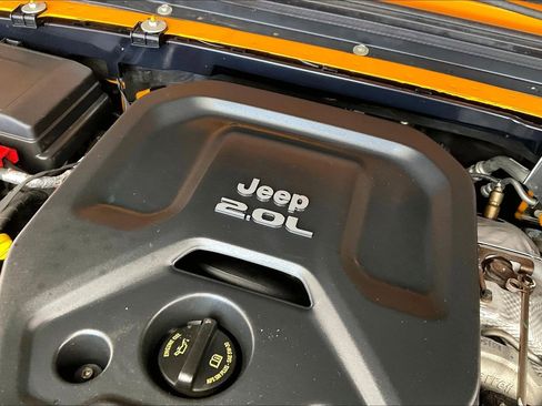 Used 2021 Jeep Wrangler Unlimited Sahara AWD/4WD image 32