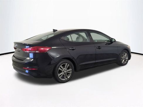 Used 2017 Hyundai Elantra SE image 5