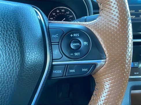 Used 2019 Toyota Avalon Limited image 25