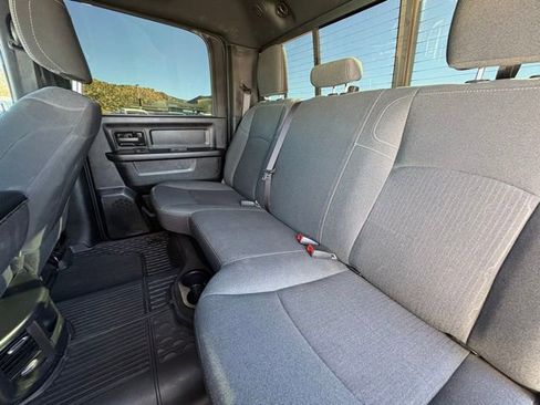 Used 2024 RAM 2500 Tradesman w/ Chrome Appearance Group image 17