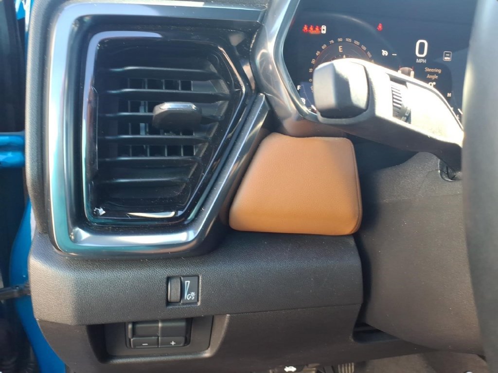 Used 2024 GMC Canyon AT4 w/ AT4 Premium Package AWD/4WD image 18
