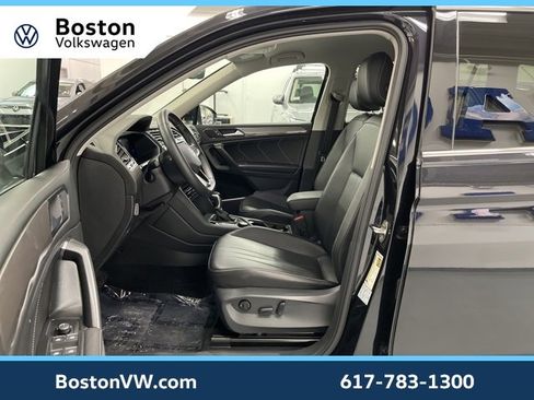 Certified 2022 Volkswagen Tiguan SE image 7
