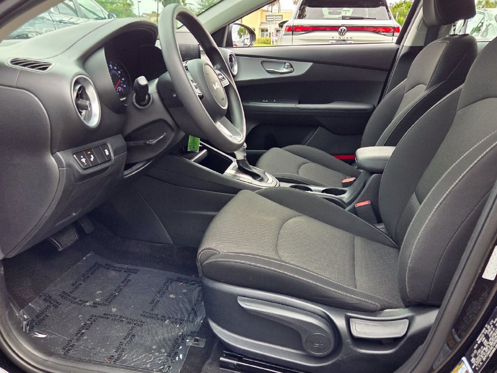 Used 2024 Kia Forte LXS w/ LXS Technology Package FWD image 9