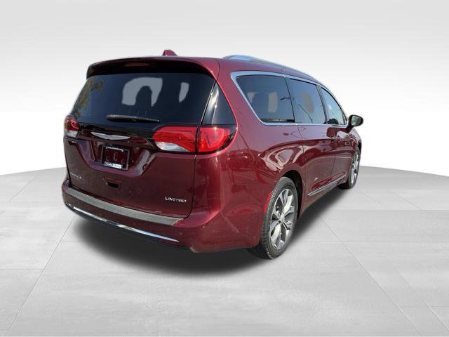 Used 2017 Chrysler Pacifica Limited w/ Tire & Wheel Group FWD image 7