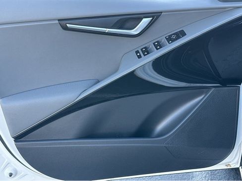 Certified 2025 Kia Niro EX image 33