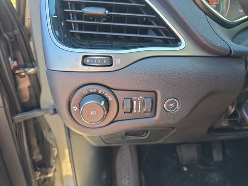 Used 2019 Jeep Cherokee Limited AWD/4WD image 18