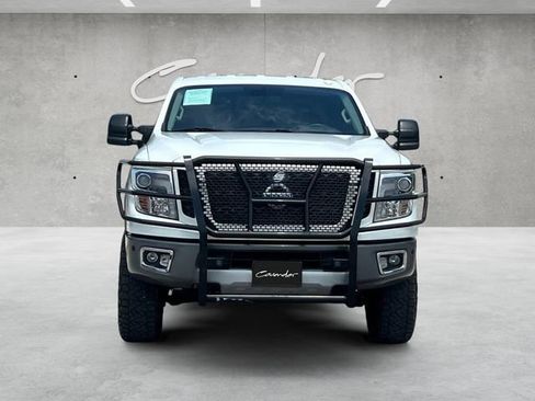 Used 2017 Nissan Titan PRO-4X w/ Pro-4x Convenience Package AWD/4WD image 18