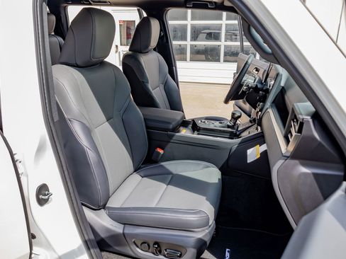 Used 2026 Lexus GX 550 w/ Cold Area Package AWD/4WD image 28