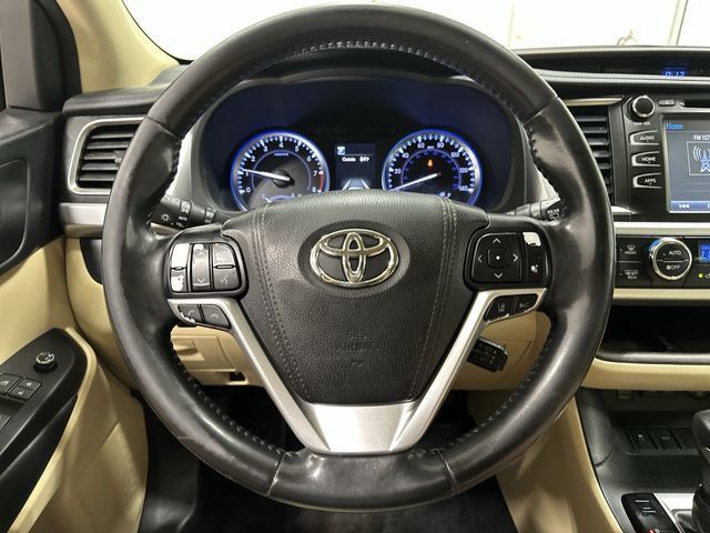 Used 2018 Toyota Highlander XLE FWD image 14