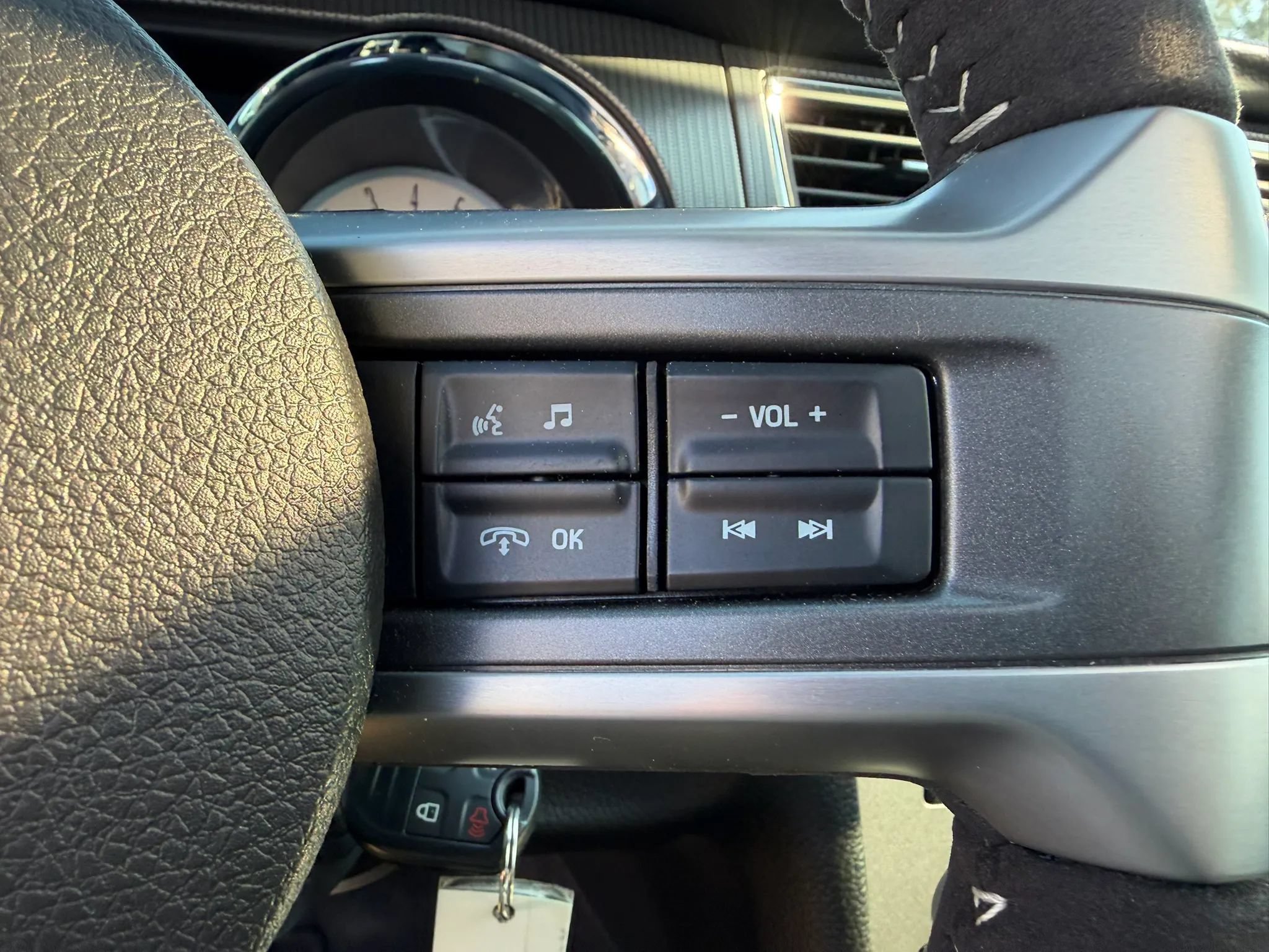 Used 2012 Ford Mustang GT Premium w/ HID Headlamps & Security Pkg RWD image 25